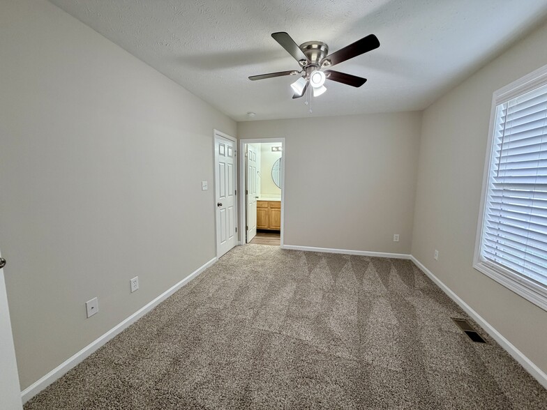 Building Photo - 319 Sandy Ct