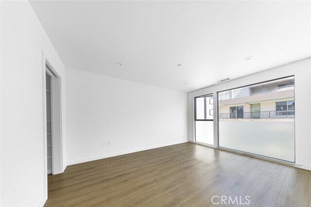 Building Photo - 534 E San Jose Ave