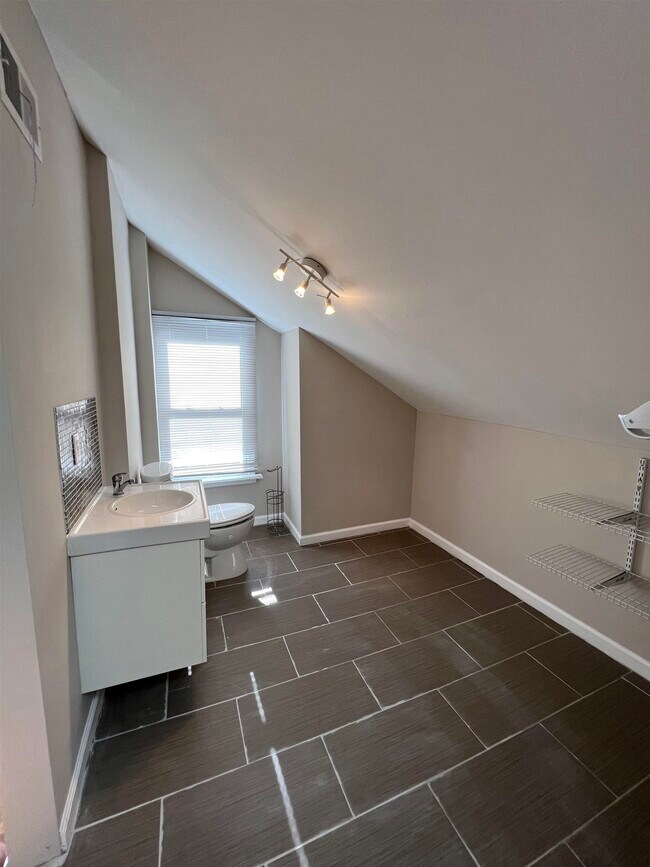 Building Photo - 222 4th St