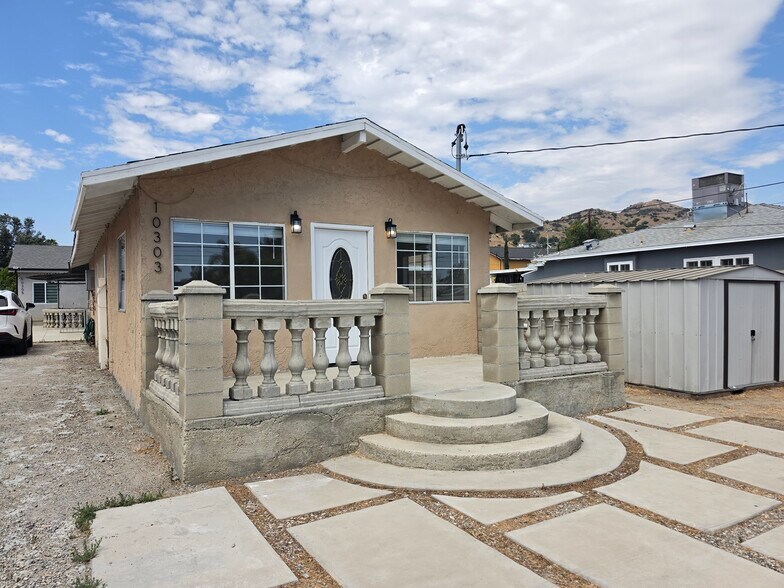 Building Photo - 10303 Arminta St