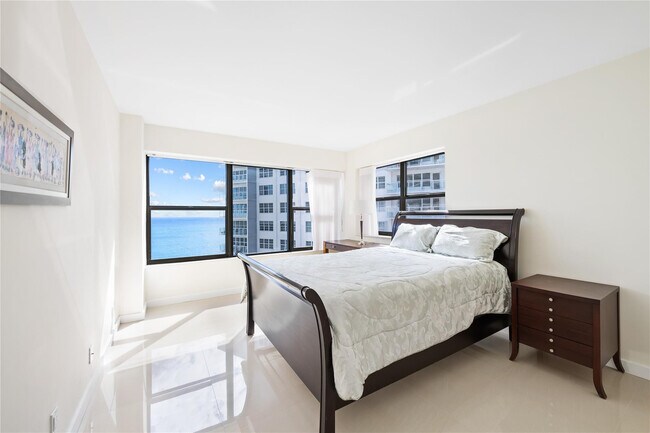 Building Photo - 3800 Galt Ocean Dr