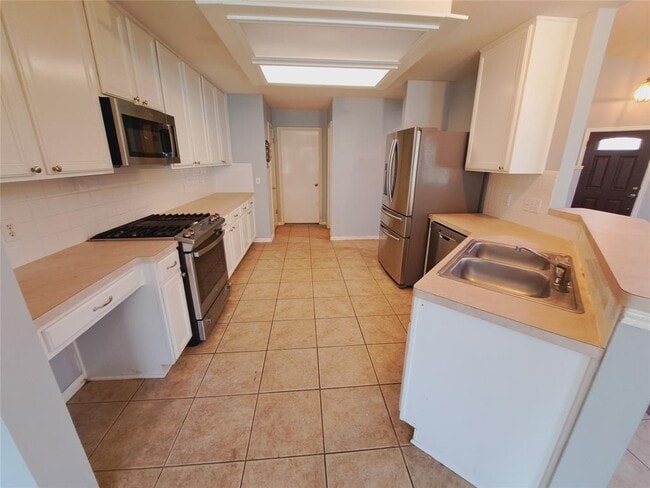 Building Photo - 3708 Bird House Dr