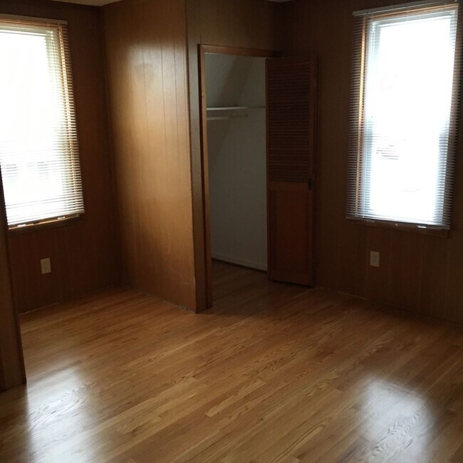 Building Photo - Nicely Remodeled 3 Bed 1.25 bath home