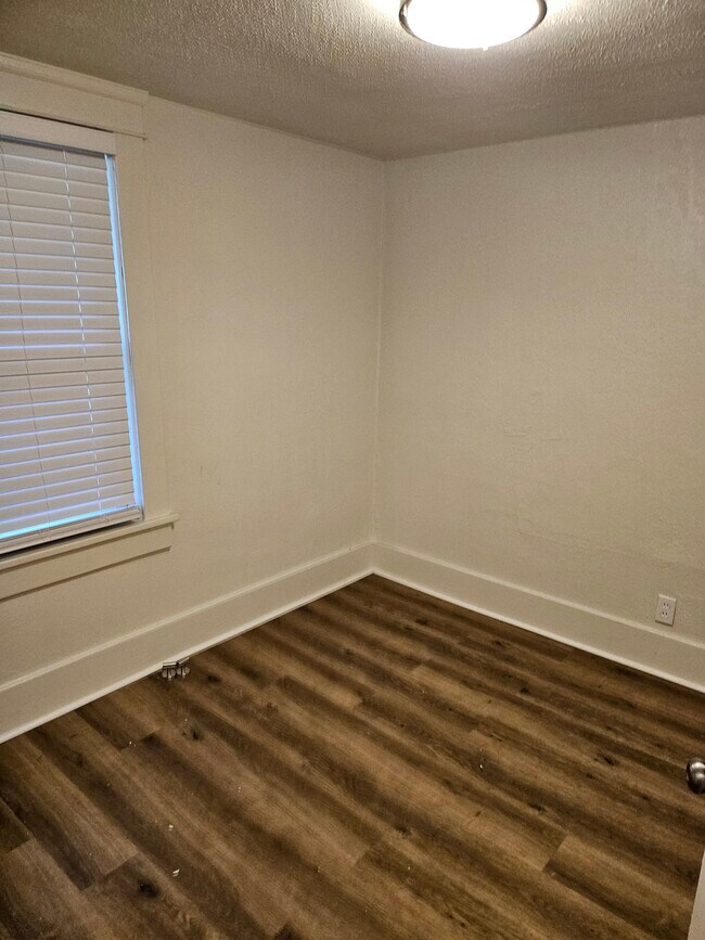 Building Photo - 1118 Santee Ave