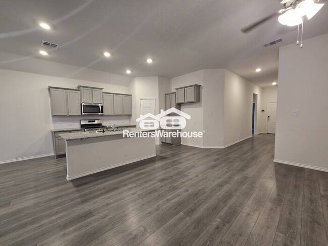 Building Photo - FOR RENT - MOVE IN READY - 4beds 2baths