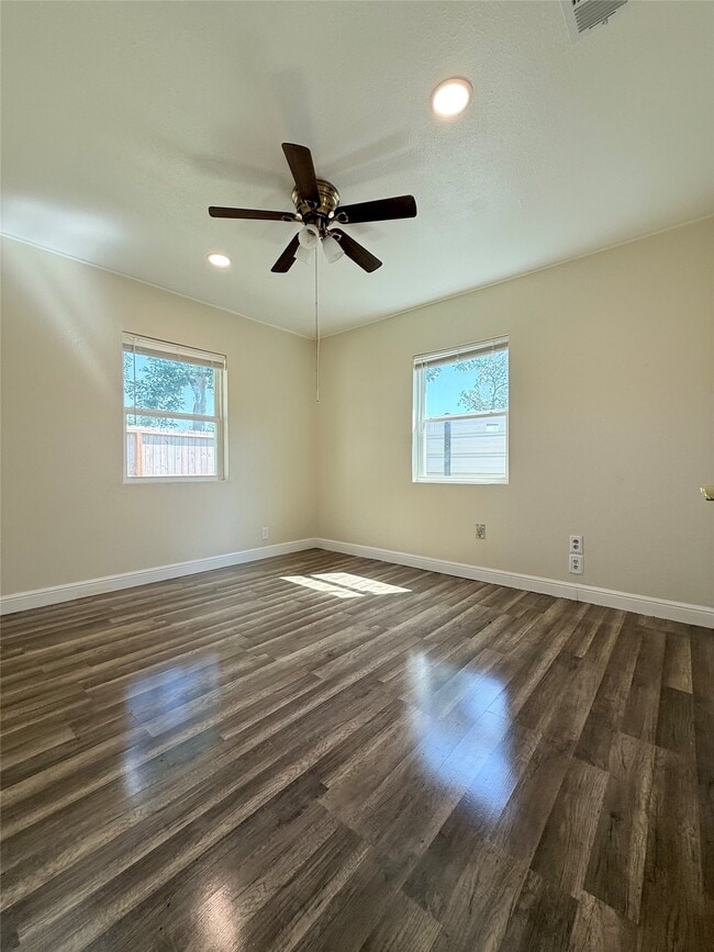 Building Photo - 207 Tidwell Rd