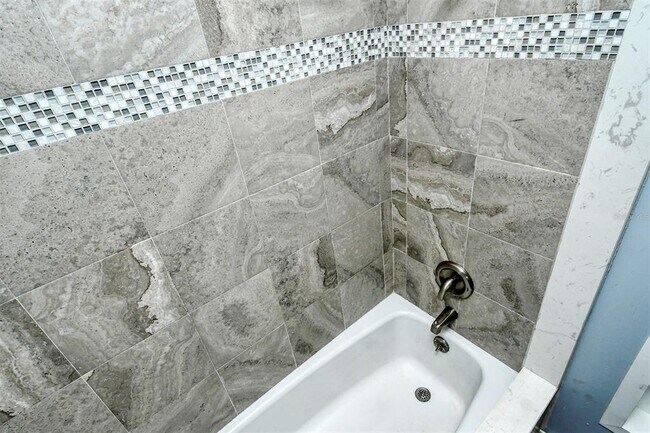 Building Photo - 2512 Post Rd