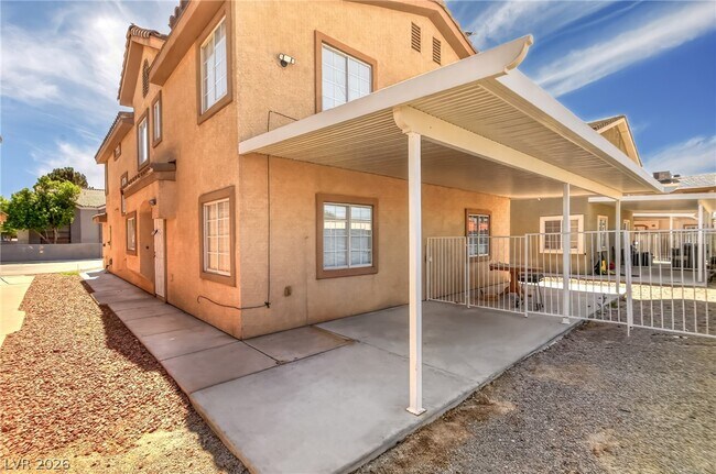 Building Photo - 3021 Aloha Ave