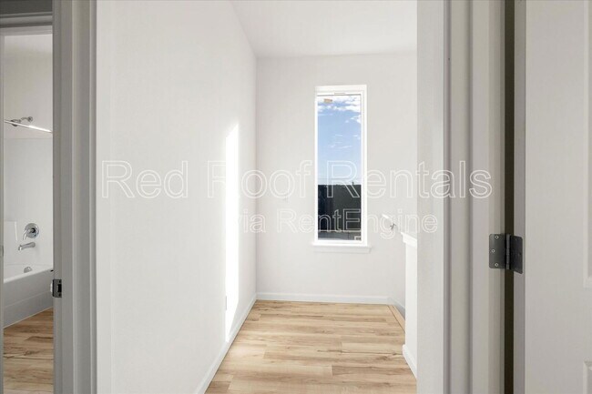 Building Photo - 1438 E 31st St