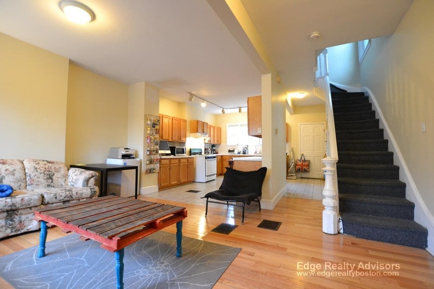 Building Photo - 14 Woodmont St