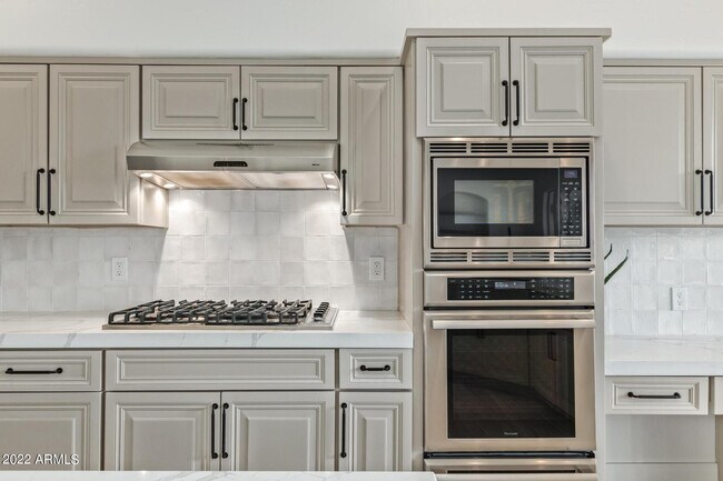 Building Photo - 13761 E Lupine Ave