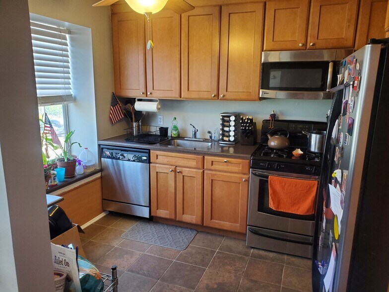 Building Photo - 452 Tournament Dr