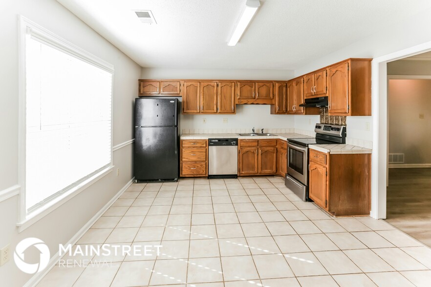 Building Photo - 6915 Blackthorn Dr