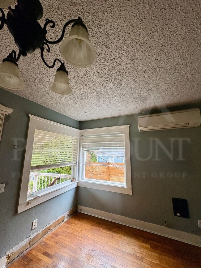 Building Photo - PRICE DROP! Bright & Beautiful Bungalow Near Downtown Port Orchard