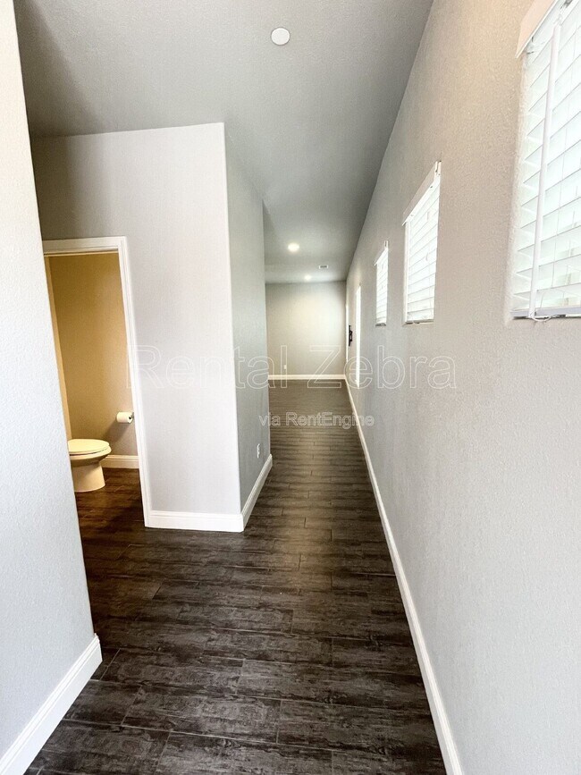 Building Photo - 552 Granada Court