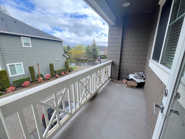Building Photo - Spacious 4-Bedroom/3.5-Bathroom Townhome i...