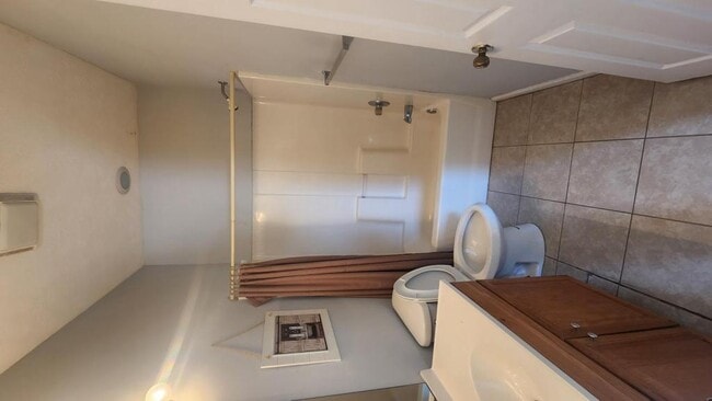 Building Photo - 476 River Oaks Dr