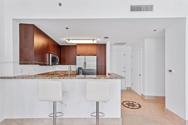 Building Photo - 6515 Collins Ave