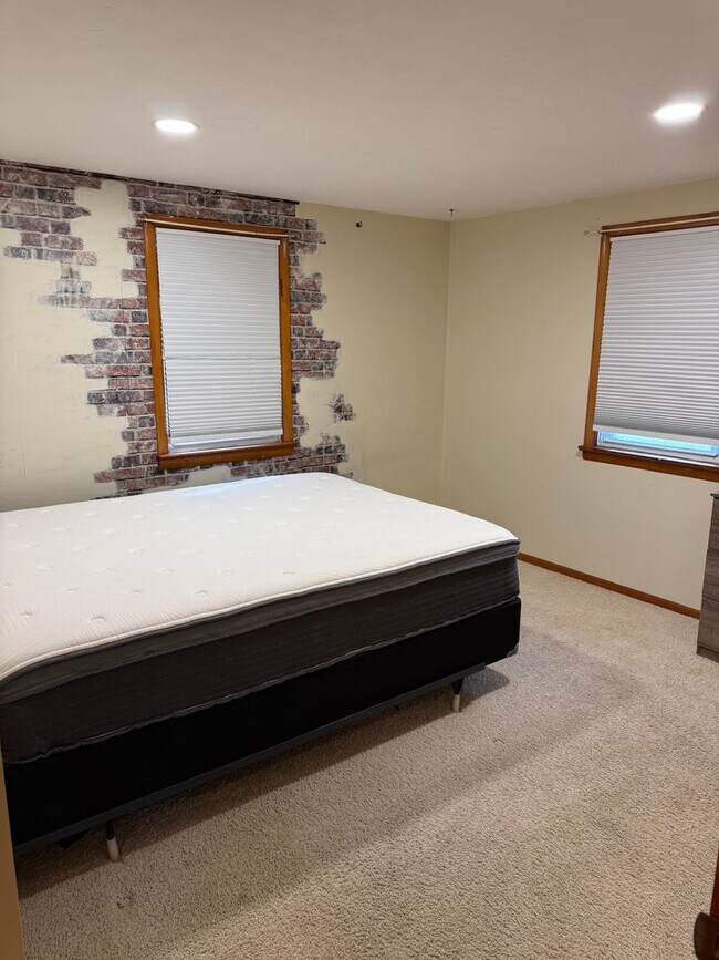 Building Photo - 558 Shippensburg Rd