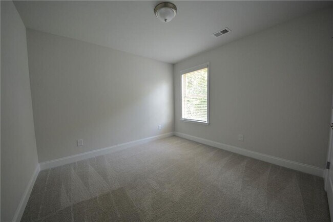 Building Photo - 547 Hellen Vly Dr