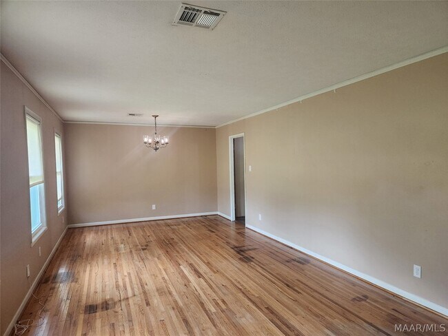 Building Photo - 1203 Oates Rd