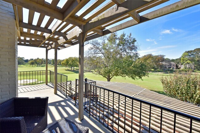 Building Photo - 2802 S Doral Dr