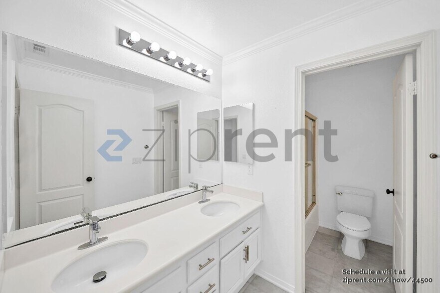 Building Photo - 25333 Los Arqueros Dr