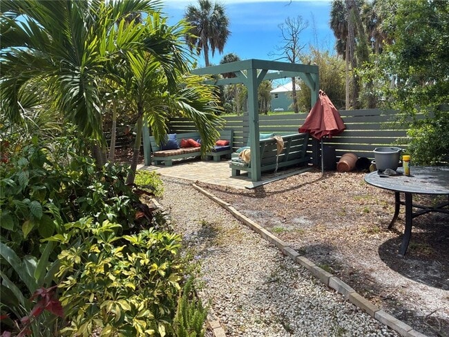 Building Photo - 385 W Cowles St