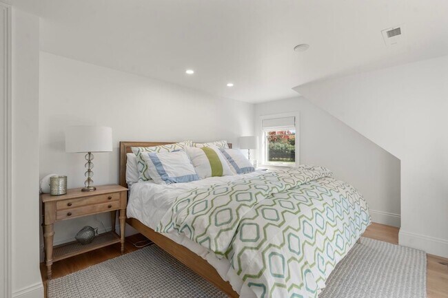 Building Photo - 335 Central Rd