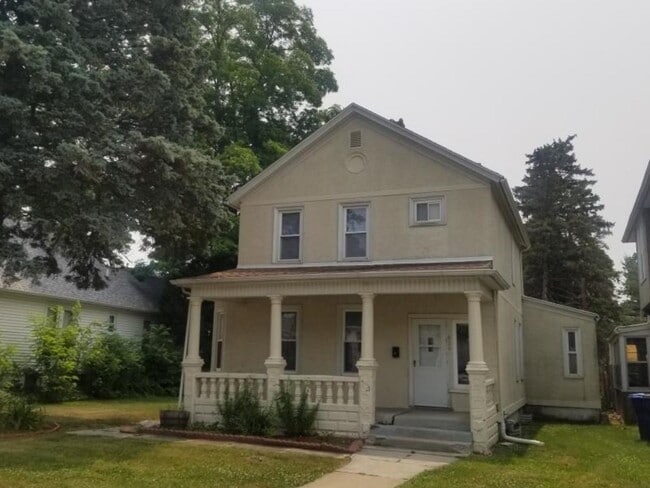 Primary Photo - 628 6th St
