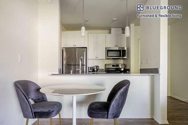 Building Photo - 350 E Del Mar Blvd