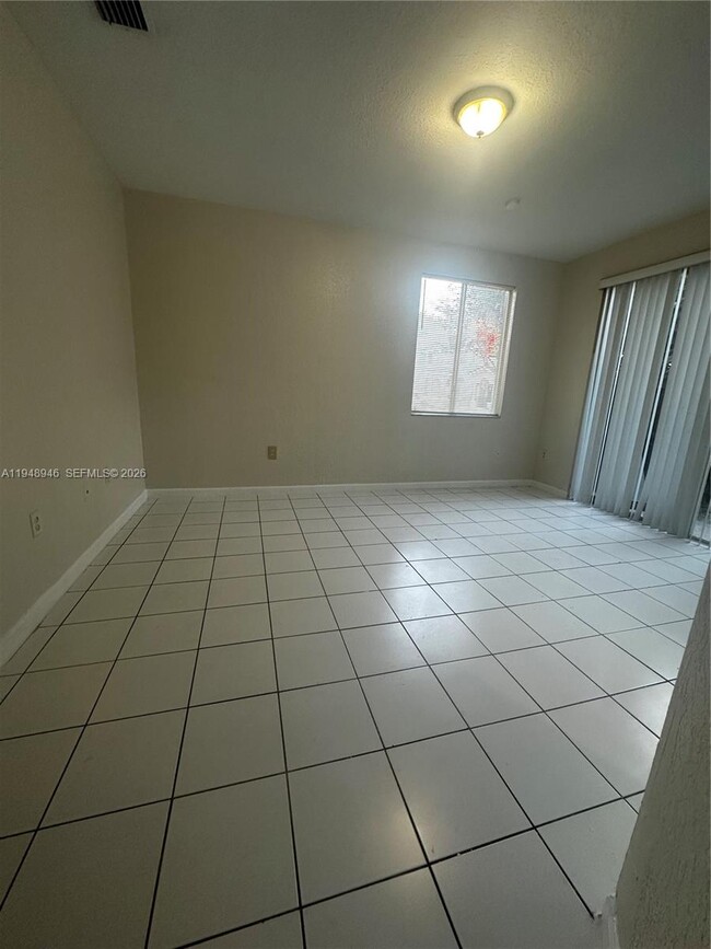 Building Photo - 2440 SE 14th Ave