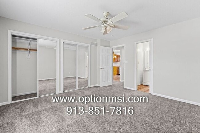 Building Photo - Welcome home to this beautifully updated 3-bedroom, 2-bath duplex in the heart of Johnson County!