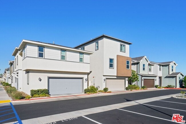 Building Photo - 1203 Beach Ln