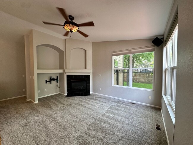 Building Photo - 3 Bedroom 3 Bath - Arapahoe Ridge Erie!