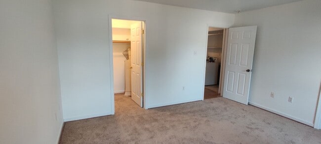 Building Photo - 3 bedroom home with covered porch and rear...
