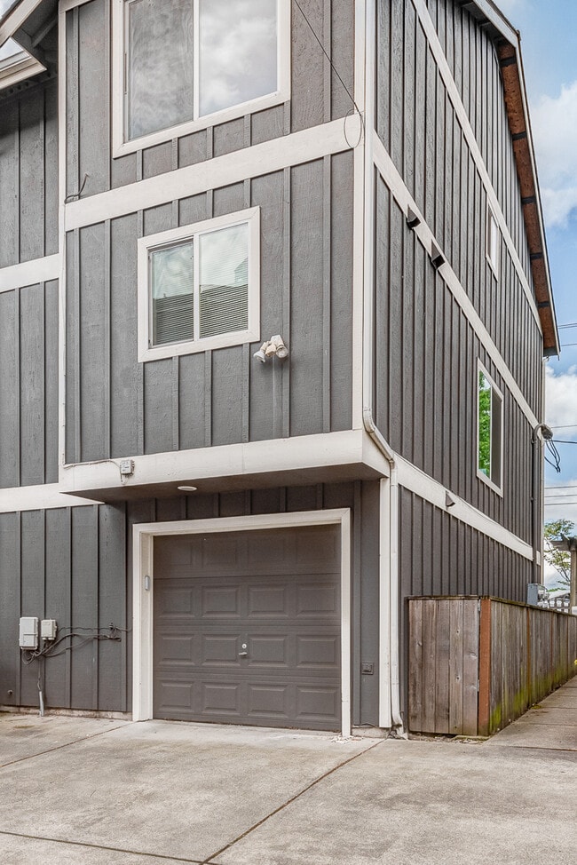 Building Photo - 6630 Corson Ave S