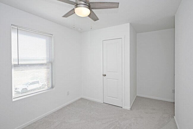 Building Photo - 7639 Varo Gln