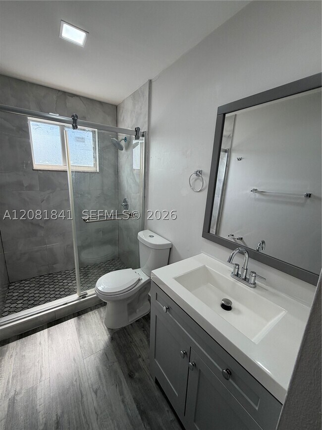 Building Photo - 9371 Fontainebleau Blvd