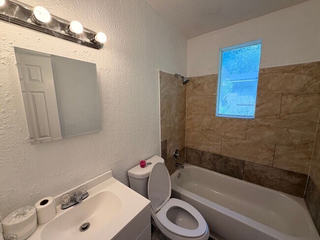 Building Photo - Spacious, updated 3/1 with bonus room and large utility room