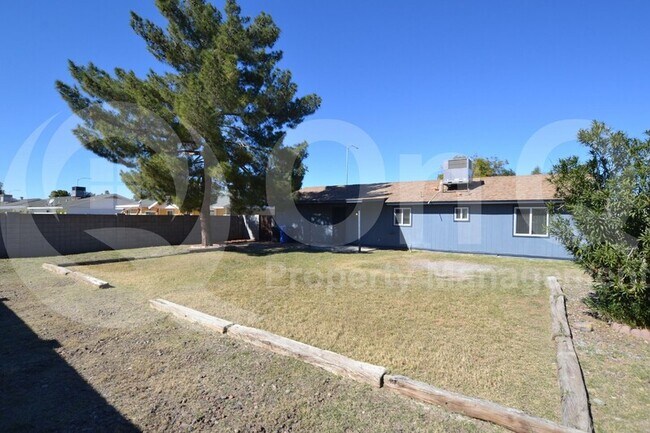 Building Photo - 3107 E Dolphin Ave