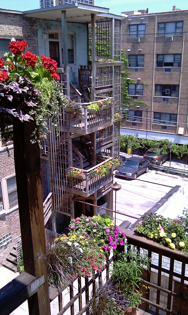 Building Photo - 5751 N Winthrop Ave