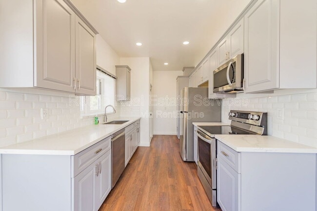 Building Photo - 3345 Columbia St