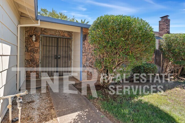 Building Photo - 10237 Country Way
