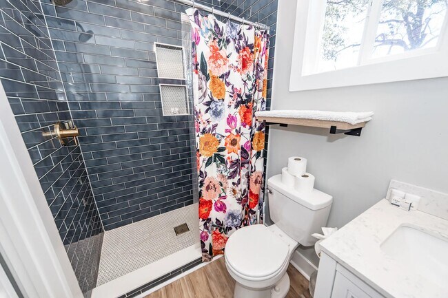 Building Photo - 1511 Larry St