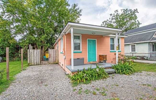 Building Photo - 2017 Comstock Ave