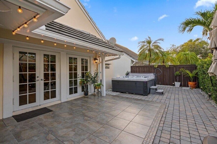 Building Photo - 9937 NW 47th Ter