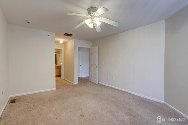 Building Photo - 100 Forest Dr