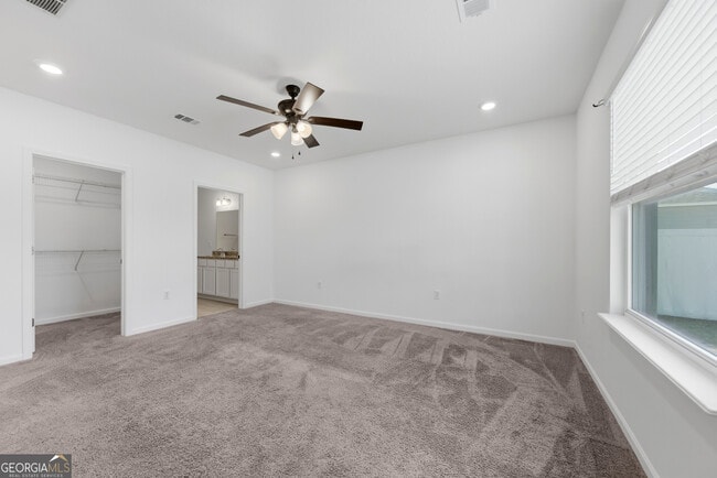 Building Photo - 131 College St