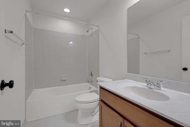 Building Photo - 22554 Cambridgeport Square